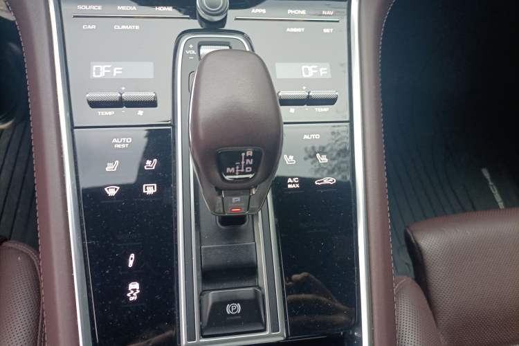 Used Porsche Panamera 2022 Panamera Executive Long Wheelbase 2.9T Gear Lever