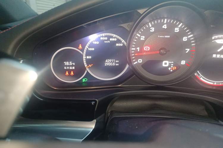 Used Porsche Panamera 2022 Panamera 2.9T Odometer Close Up