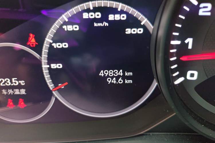 Used Porsche Panamera 2022 Panamera 2.9T Odometer Close Up