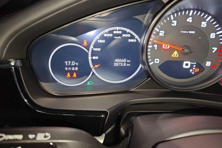 Used Porsche Panamera 2022 Panamera 2.9T Odometer Close Up