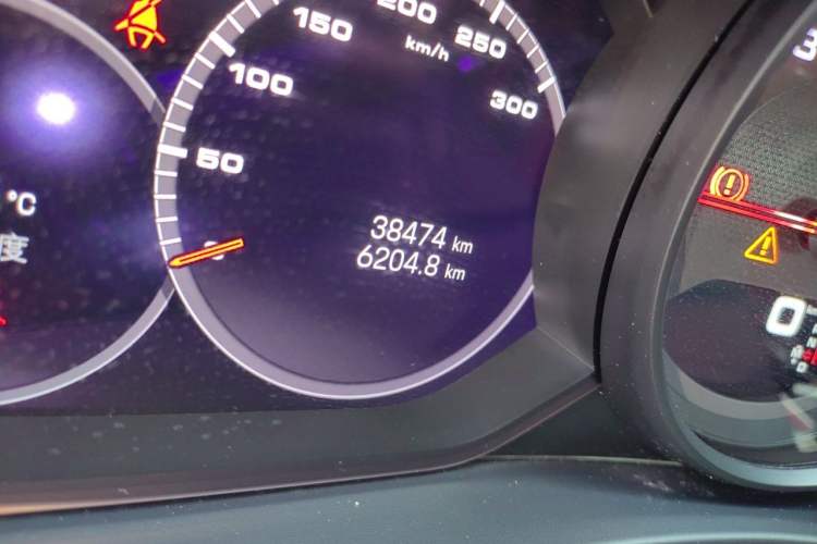 Used Porsche Panamera 2022 Panamera 2.9T Odometer Close Up