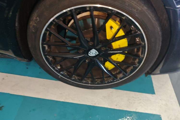 Used Porsche Panamera 2022 Panamera 4 Executive Long Wheelbase 2.9T Right Front Wheel Hub