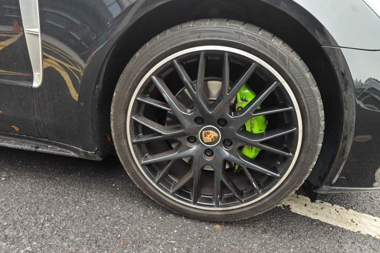 Used Porsche Panamera 2022 Panamera Executive Long Wheelbase 2.9T Right Front Wheel Hub