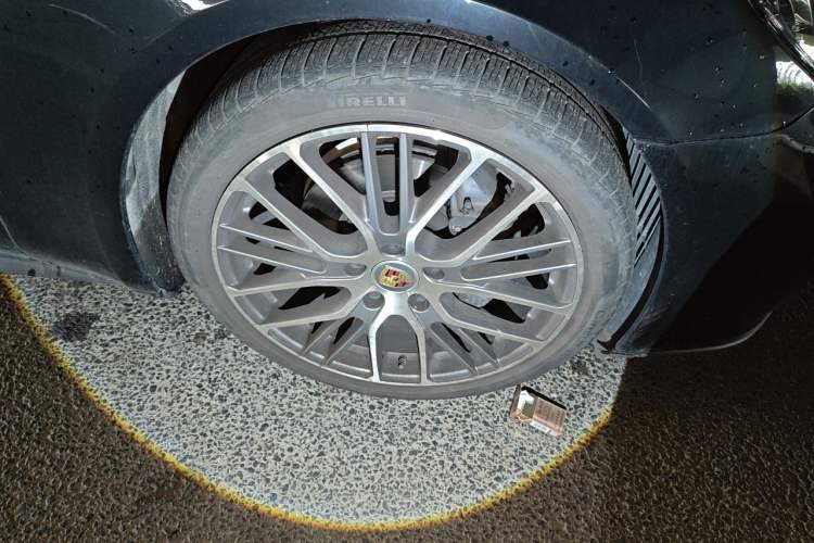 Used Porsche Panamera 2022 Panamera 2.9T Right Front Wheel Hub