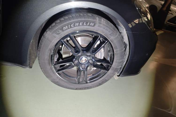 Used Porsche Panamera 2022 Panamera Executive Long Wheelbase 2.9T Right Front Wheel Hub