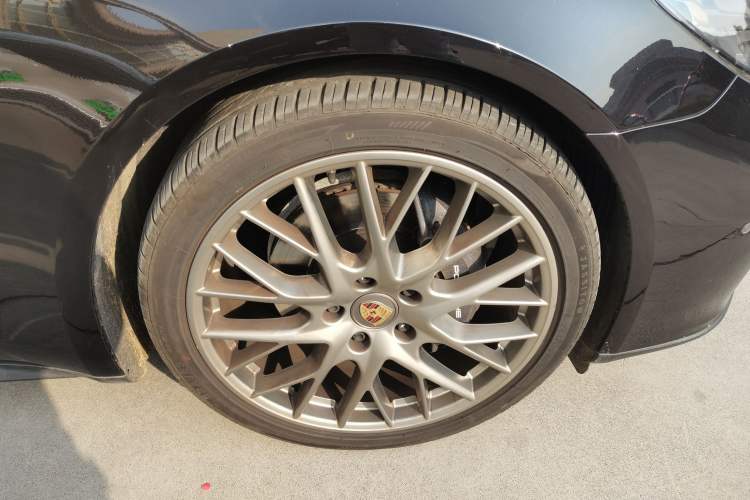 Used Porsche Panamera 2022 Panamera 4 Executive Long Wheelbase 2.9T Right Front Wheel Hub