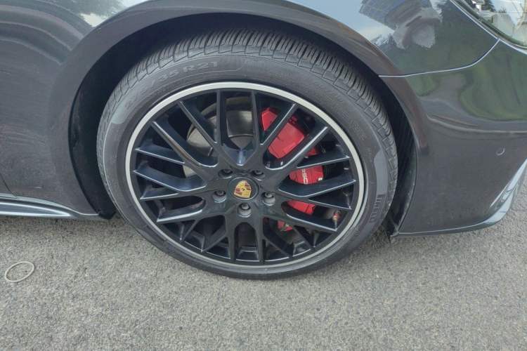 Used Porsche Panamera 2022 Panamera 2.9T Right Front Wheel Hub