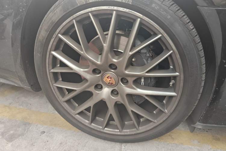 Used Porsche Panamera 2022 Panamera Executive Long Wheelbase 2.9T Right Front Wheel Hub