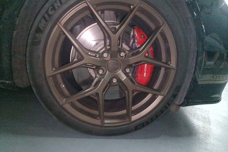 Used Porsche Panamera 2022 Panamera 4S 2.9T Right Front Wheel Hub