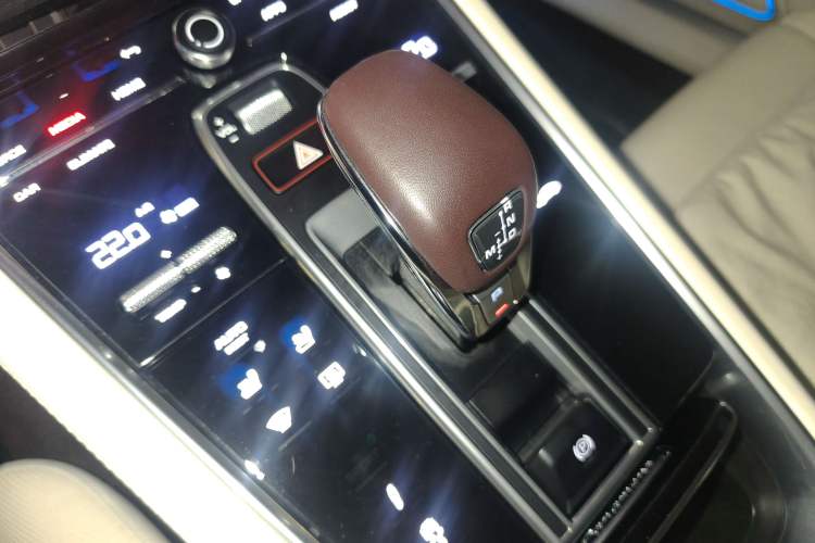 Used Porsche Panamera 2022 Panamera Executive Long Wheelbase 2.9T Gear Lever