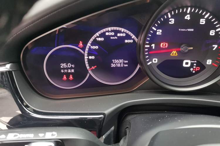 Used Porsche Panamera 2022 Panamera 2.9T Odometer Close Up