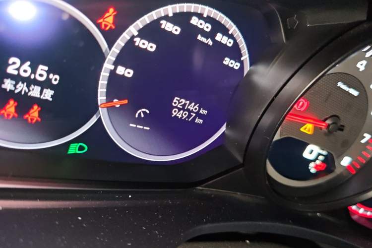 Used Porsche Panamera 2022 Panamera 2.9T Odometer Close Up