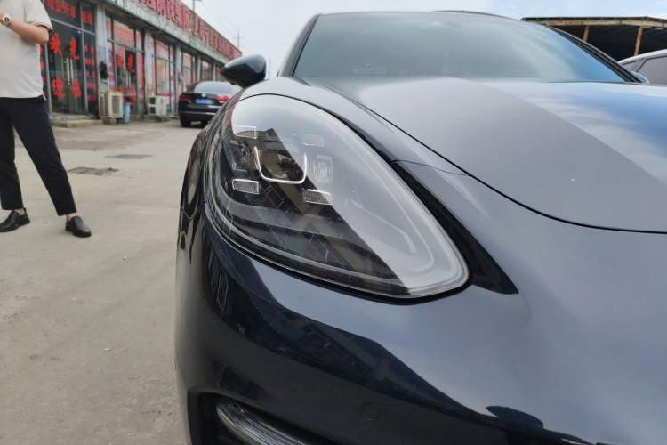 Used Porsche Panamera 2022 Panamera Executive Long Wheelbase Platinum Edition 2.9T Right Front Headlight