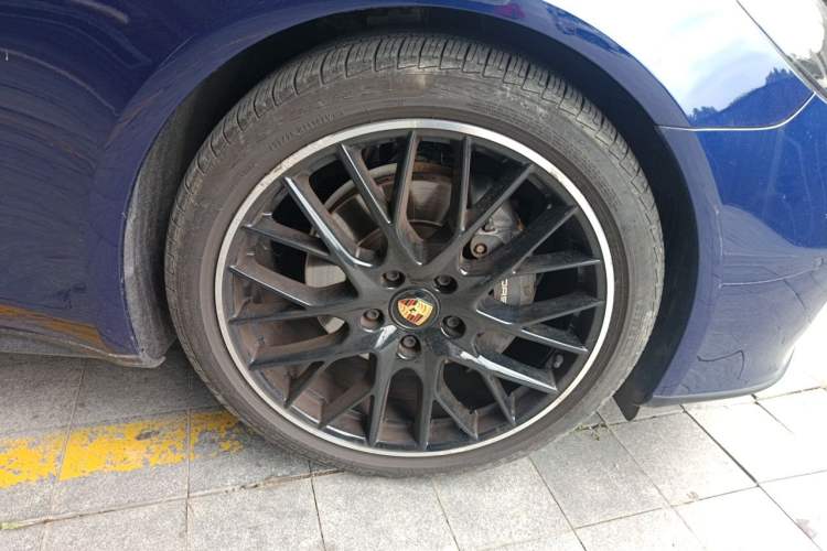 Used Porsche Panamera 2022 Panamera Executive Long Wheelbase 2.9T Right Front Wheel Hub