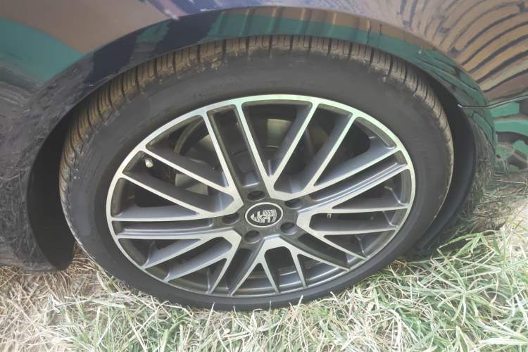 Used Porsche Panamera 2022 Panamera Executive Long Wheelbase 2.9T Right Front Wheel Hub