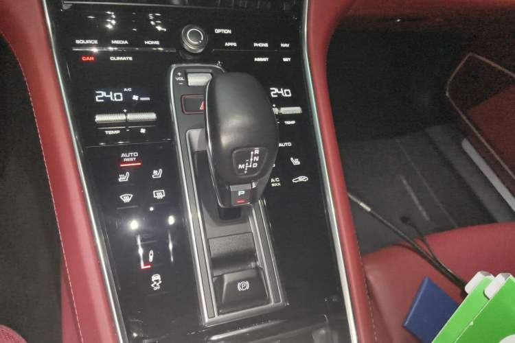 Used Porsche Panamera 2022 Panamera Executive Long Wheelbase Platinum Edition 2.9T Gear Lever