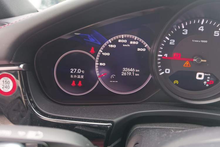 Used Porsche Panamera 2022 Panamera 2.9T Odometer Close Up