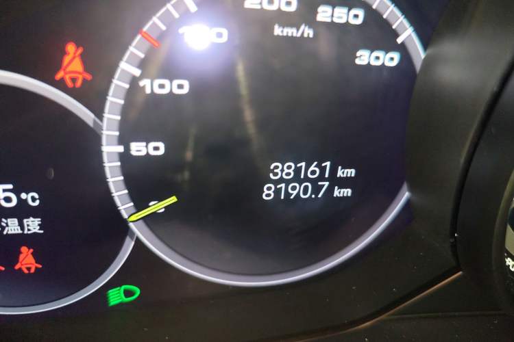 Used Porsche Panamera 2022 Panamera 4 E-Hybrid Executive Long Wheelbase Platinum Edition 2.9T Odometer Close Up