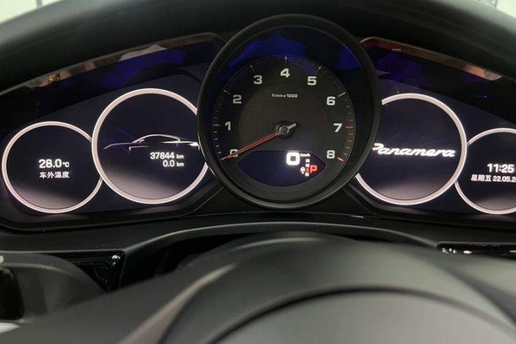 Used Porsche Panamera 2022 Panamera 2.9T Odometer Close Up