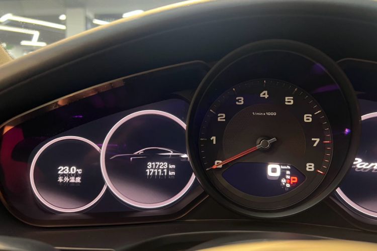 Used Porsche Panamera 2022 Panamera 2.9T Odometer Close Up