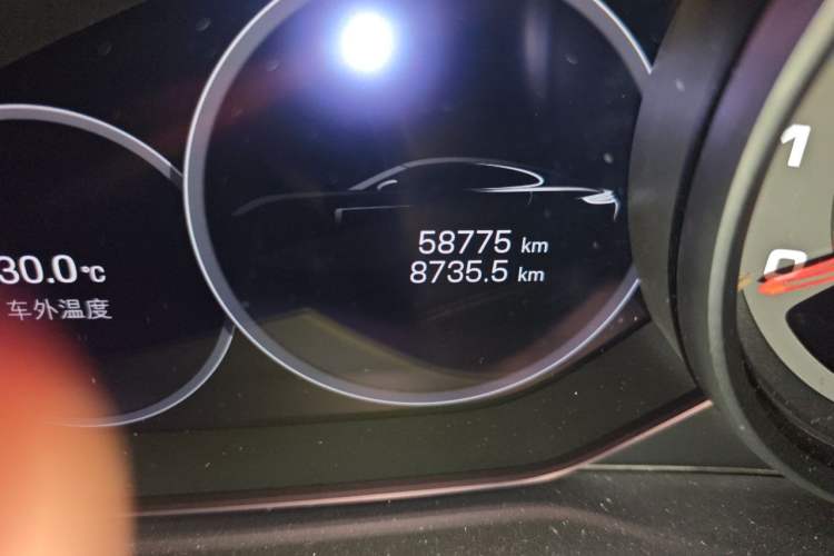 Used Porsche Panamera 2022 Panamera 2.9T Odometer Close Up