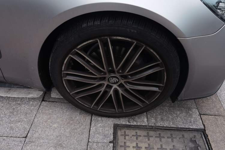 Used Porsche Panamera 2022 Panamera 2.9T Right Front Wheel Hub