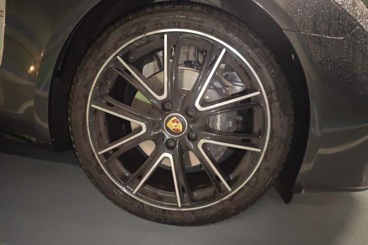 Used Porsche Panamera 2022 Panamera Executive Long Wheelbase 2.9T Right Front Wheel Hub
