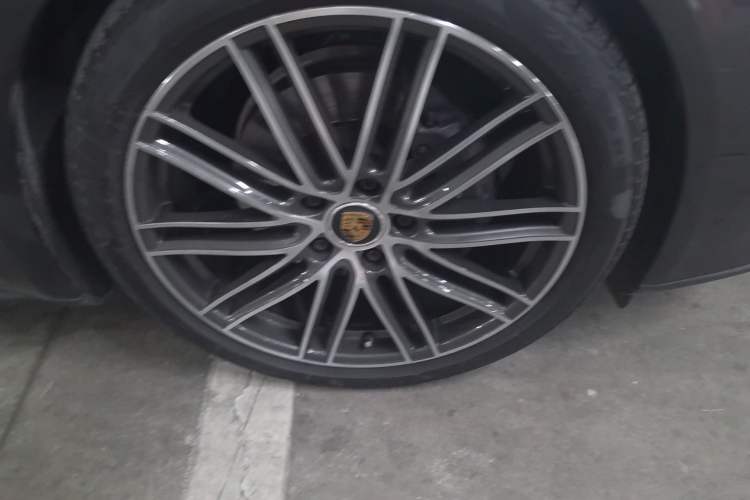 Used Porsche Panamera 2022 Panamera 4 Executive Extended Platinum Edition 2.9T Right Front Wheel Hub
