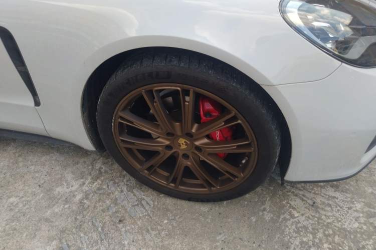 Used Porsche Panamera 2022 Panamera 4 Sport Turismo 2.9T Right Front Wheel Hub