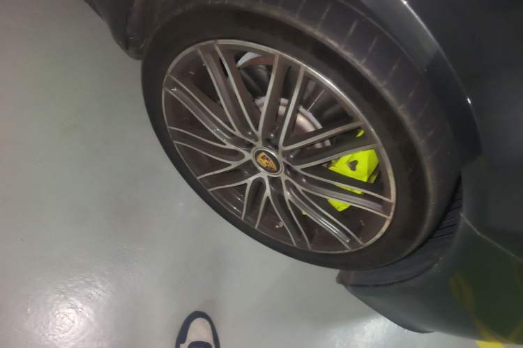 Used Porsche Panamera 2022 Panamera 4 E-Hybrid Platinum Edition 2.9T Right Front Wheel Hub