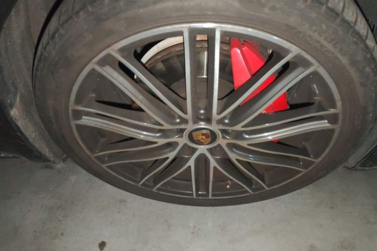 Used Porsche Panamera 2022 Panamera 2.9T Right Front Wheel Hub