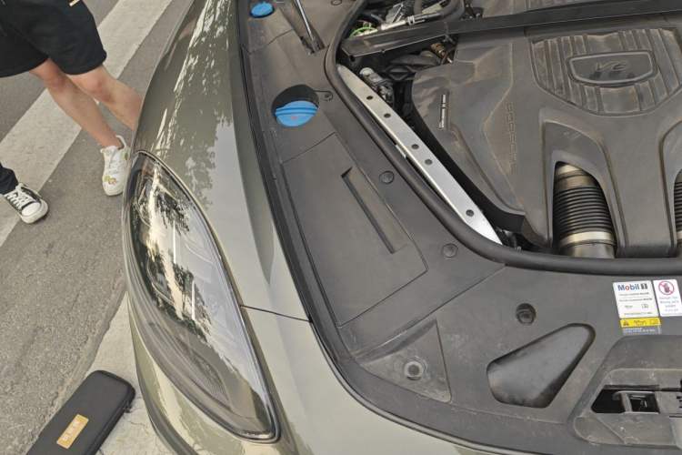 Used Porsche Panamera 2022 Panamera 2.9T Engine Bay Right