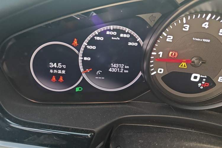 Used Porsche Panamera 2022 Panamera 2.9T Odometer Close Up