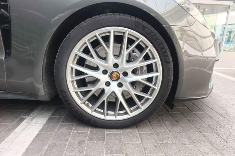 Used Porsche Panamera 2022 Panamera 4 E-Hybrid Executive Long Wheelbase Platinum Edition 2.9T Right Front Wheel Hub