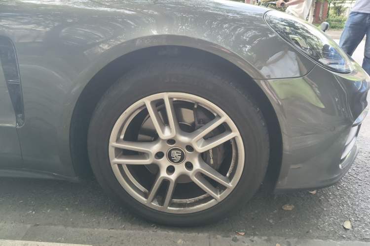 Used Porsche Panamera 2022 Panamera 2.9T Right Front Wheel Hub