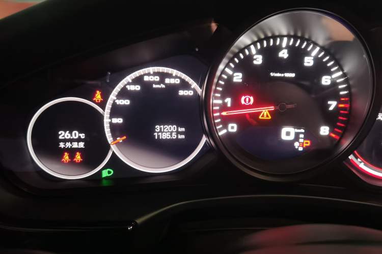 Used Porsche Panamera 2022 Panamera 2.9T Odometer Close Up