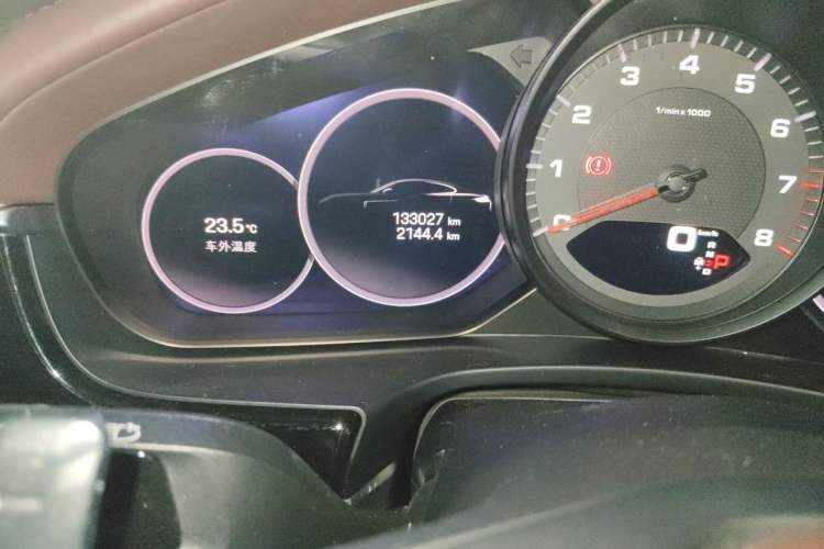 Used Porsche Panamera 2022 Panamera 2.9T Odometer Close Up