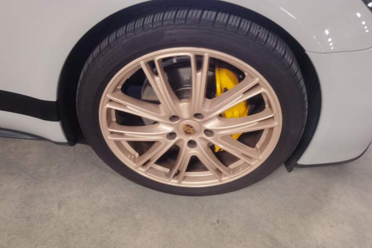 Used Porsche Panamera 2022 Panamera 2.9T Right Front Wheel Hub