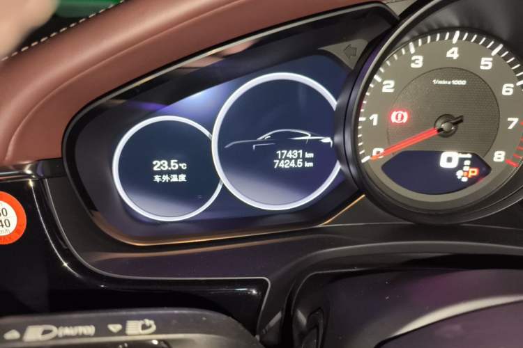 Used Porsche Panamera 2022 Panamera 2.9T Odometer Close Up