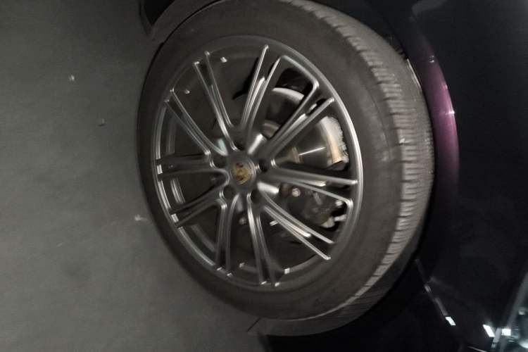 Used Porsche Panamera 2022 Panamera 2.9T Right Front Wheel Hub