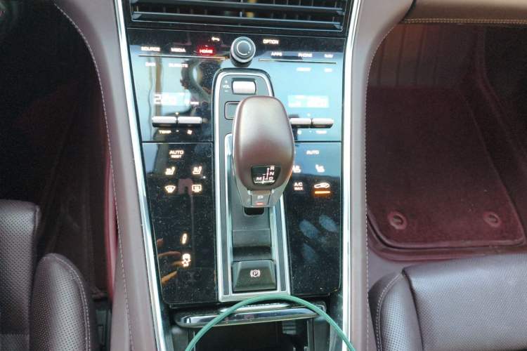 Used Porsche Panamera 2022 Panamera Executive Long Wheelbase 2.9T Gear Lever