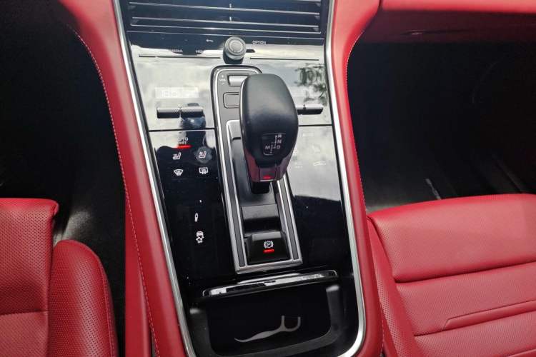 Used Porsche Panamera 2022 Panamera Executive Long Wheelbase 2.9T Gear Lever