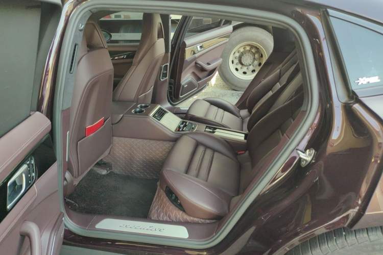Used Porsche Panamera 2022 Panamera 4 Executive Long Wheelbase 2.9T Left Rear Seat
