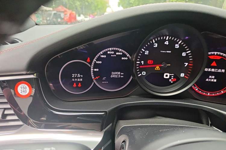 Used Porsche Panamera 2022 Panamera 2.9T Odometer Close Up
