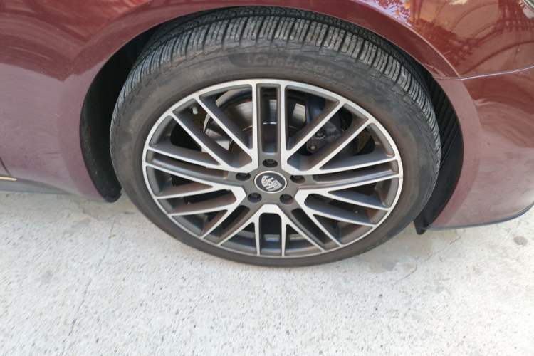 Used Porsche Panamera 2022 Panamera Executive Long Wheelbase 2.9T Right Front Wheel Hub