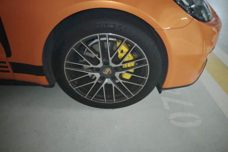 Used Porsche Panamera 2022 Panamera 2.9T Right Front Wheel Hub