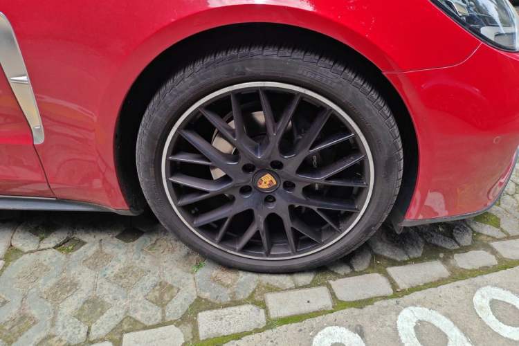 Used Porsche Panamera 2022 Panamera Executive Long Wheelbase 2.9T Right Front Wheel Hub