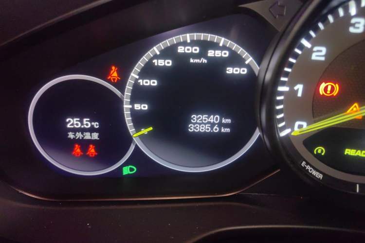 Used Porsche Panamera 2022 Panamera 4 E-Hybrid Platinum Edition 2.9T Odometer Close Up