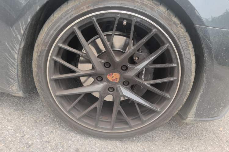 Used Porsche Panamera  Right Front Wheel Hub
