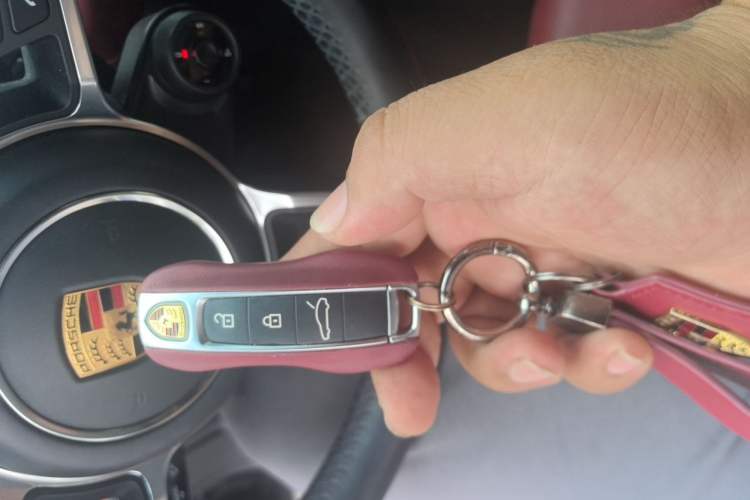 Used Porsche Panamera  Vehicle Key
